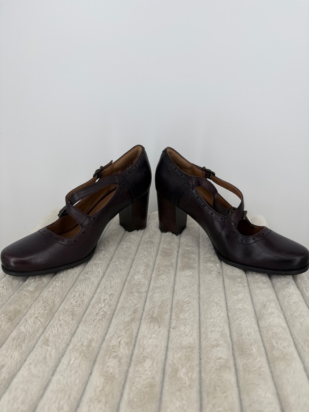 Clarks SOLD - Picture 7 of 11